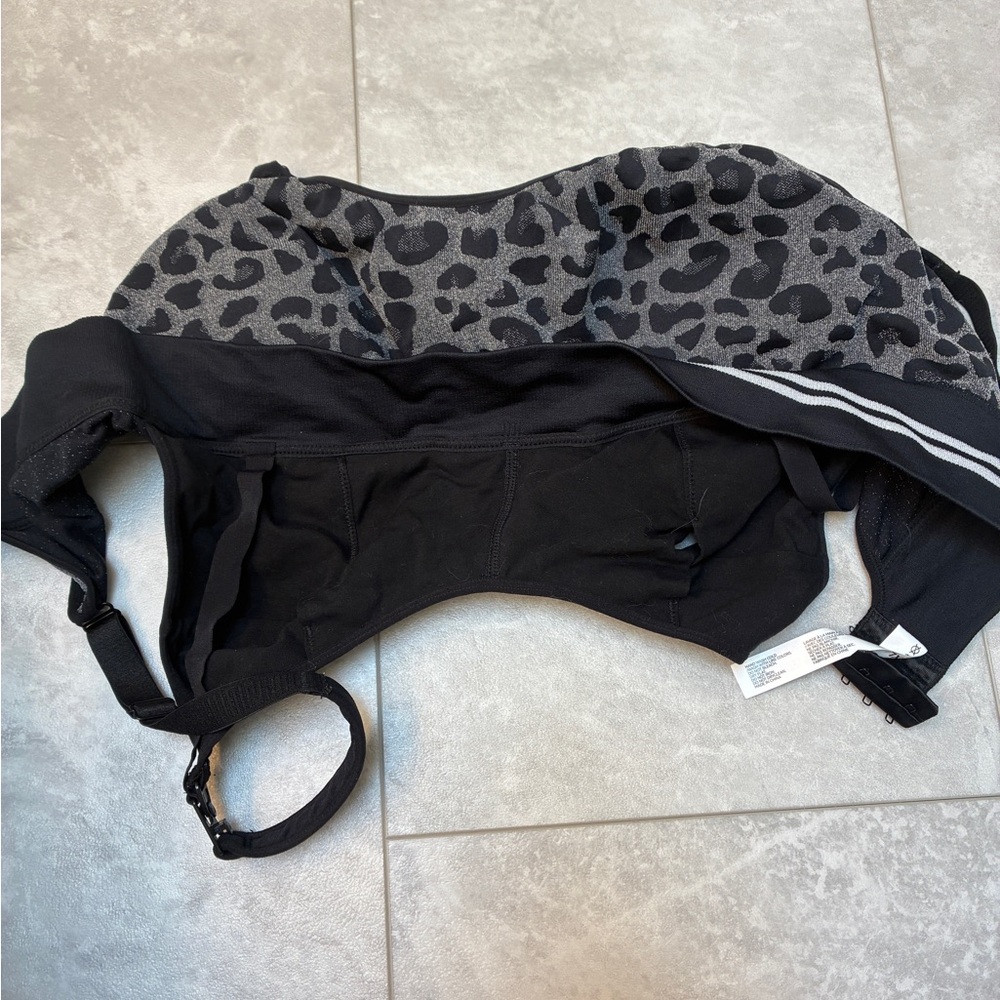Momcozy all in one nursing & pumping sports bra - Picture 3 of 6